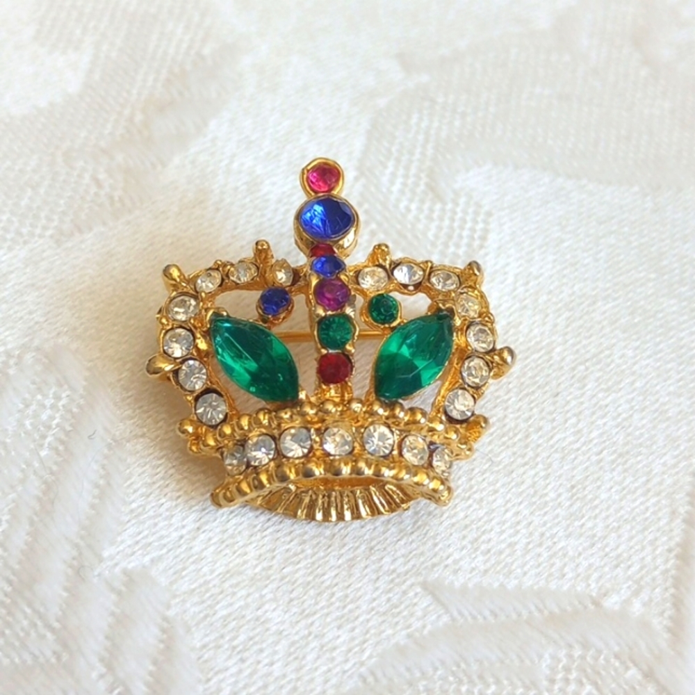 Royal Crown Gemstone Colored Rhinestone Brooch pin 1980’s